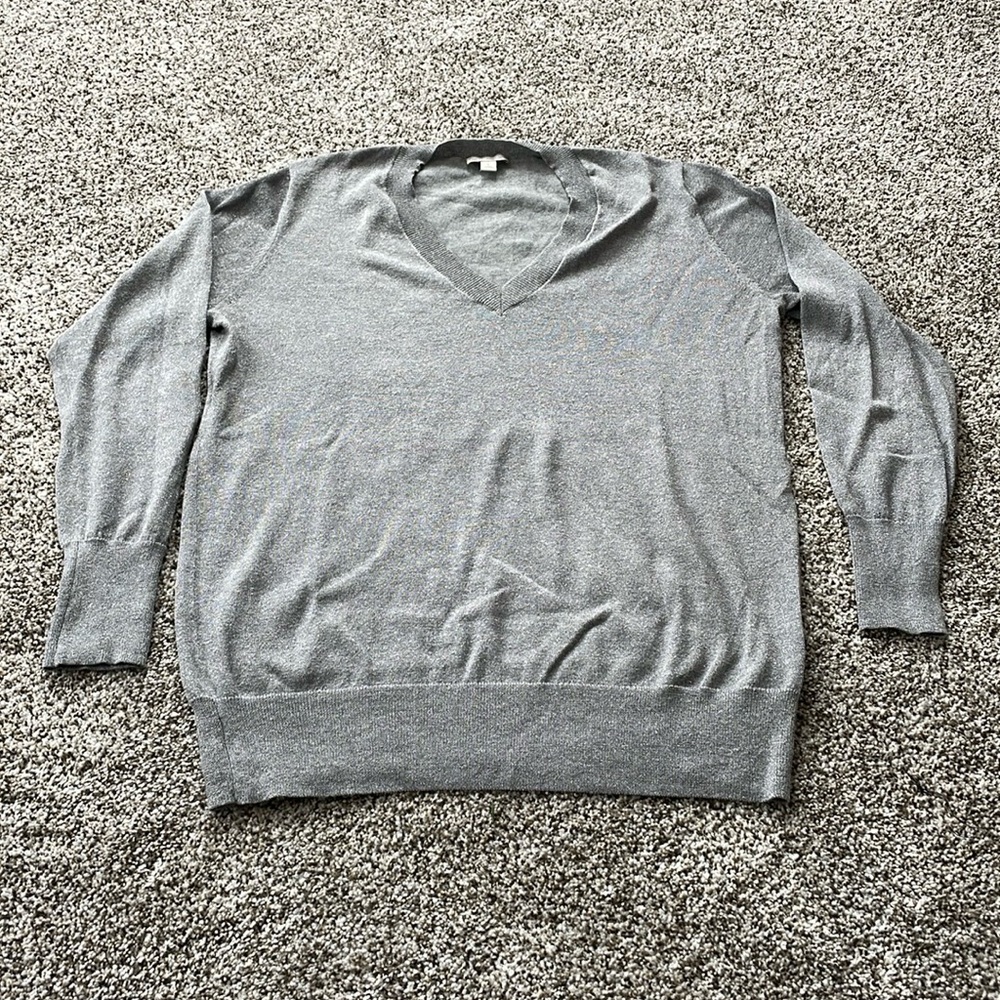 Gap sweater